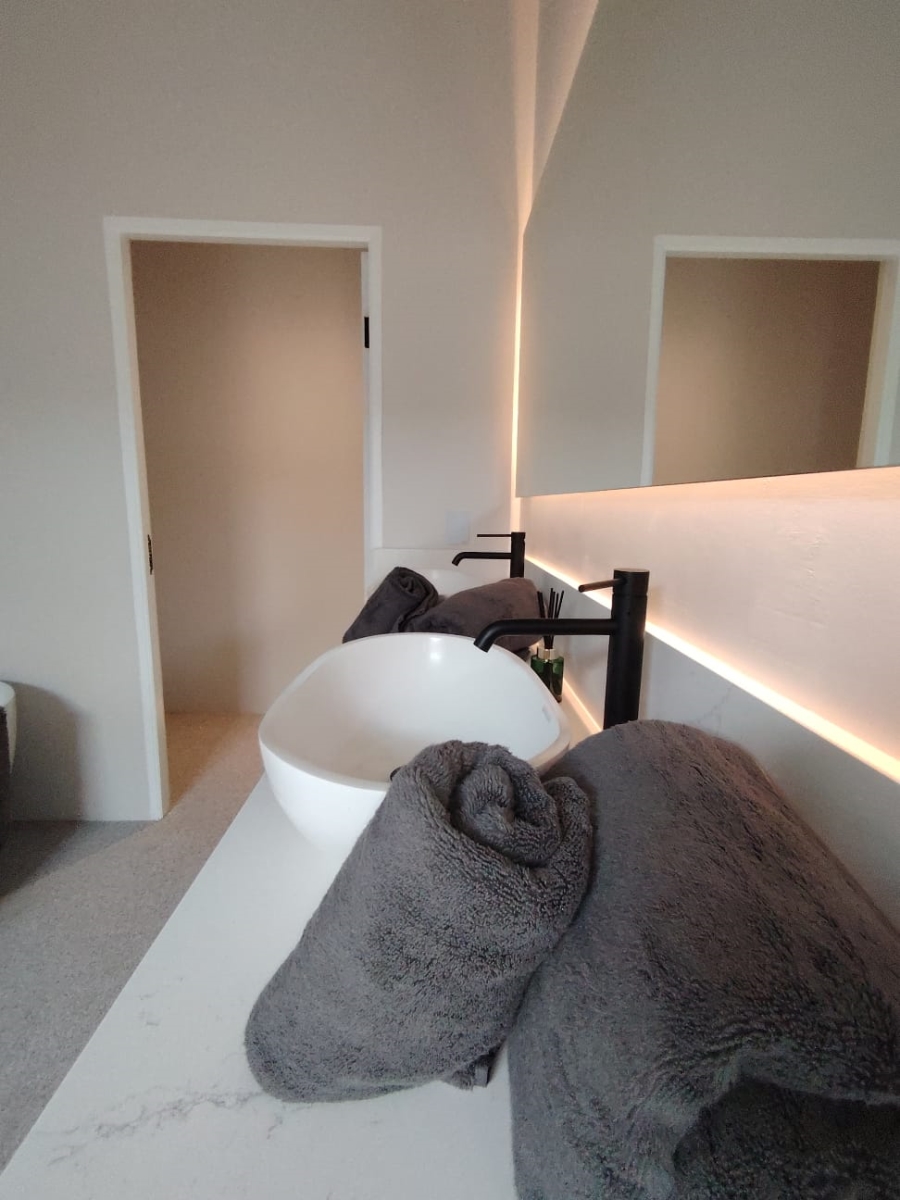 To Let 6 Bedroom Property for Rent in Brackenridge Western Cape